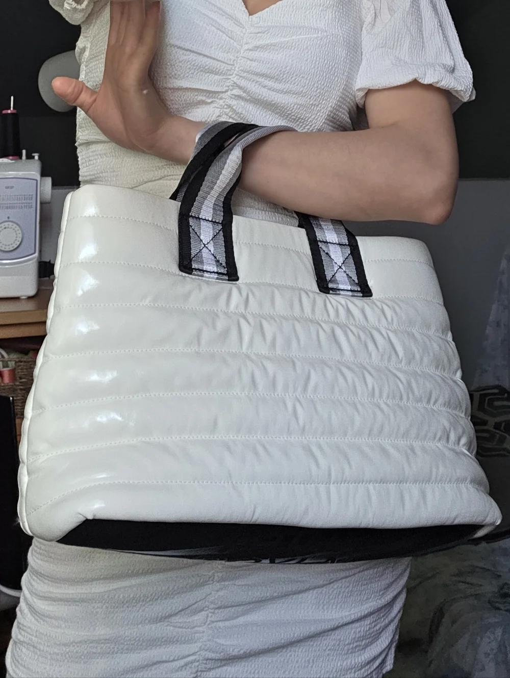 Think Royln White Bag - Picture 7 of 8